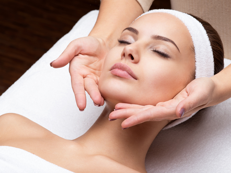 Les 3 Clés De La Réussite Dun Massage Visage Anti âge Manuel Efficace Et Durable Salon Du Spa